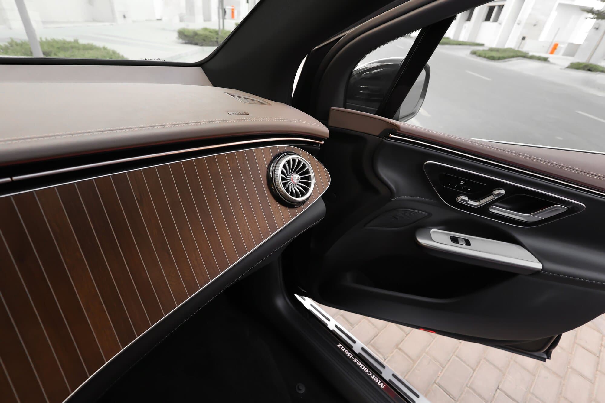 Mercedes EQE 350 SUV - slide 6