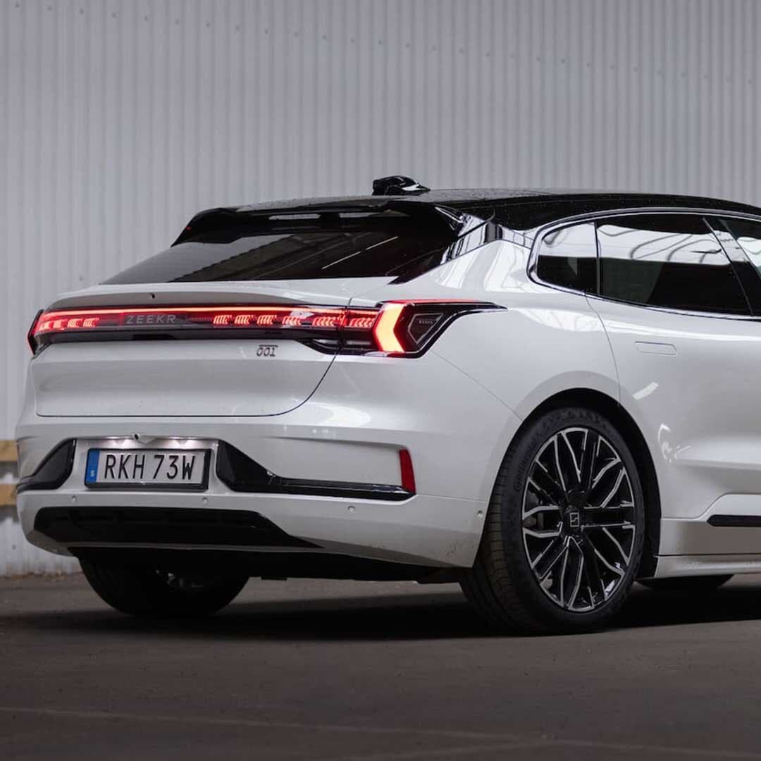 Zeekr 001 - slide 2