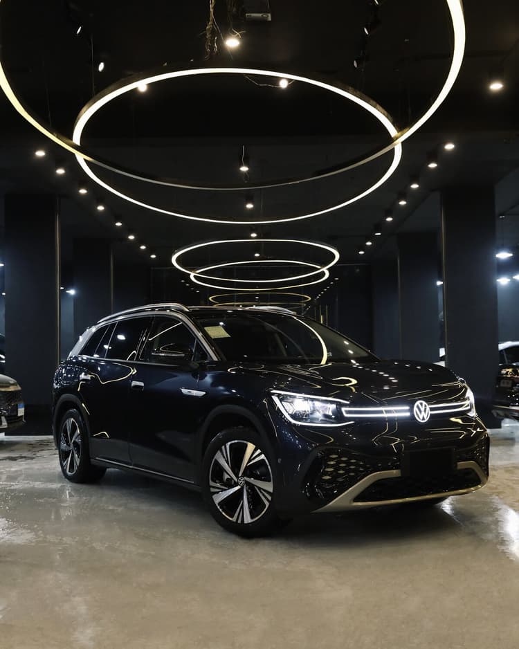 Volkswagen ID.6 showcase image