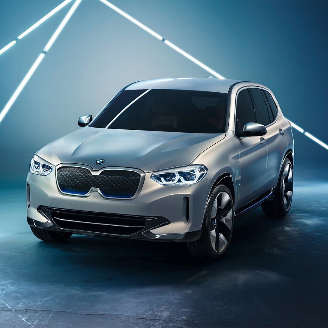 BMW iX3 - slide 3