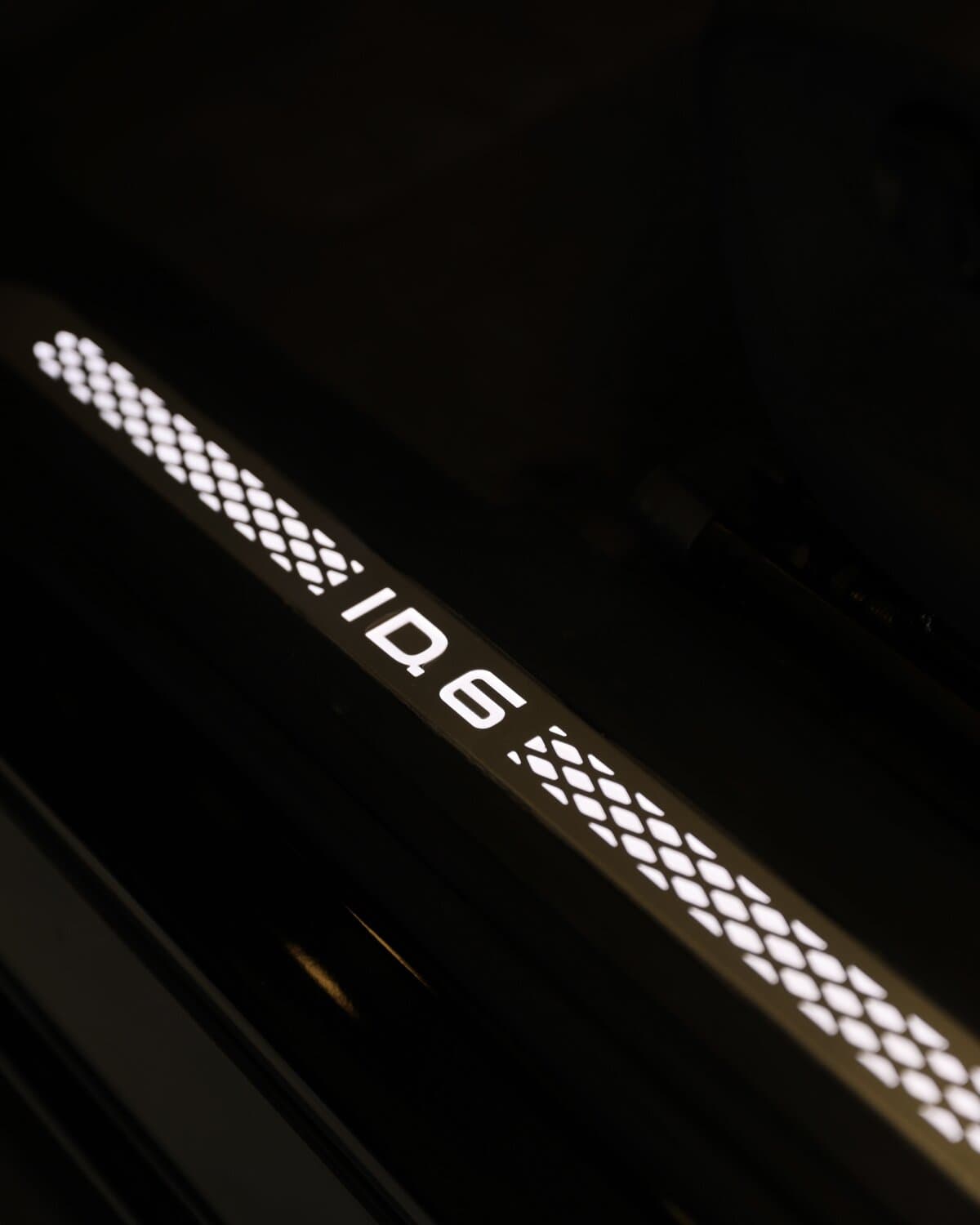 Volkswagen ID.6 - slide 11