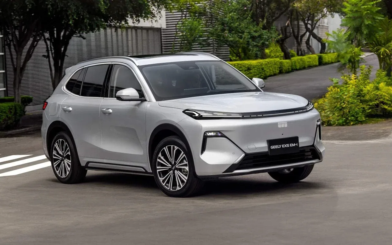 Geely EX5 EM-i exterior